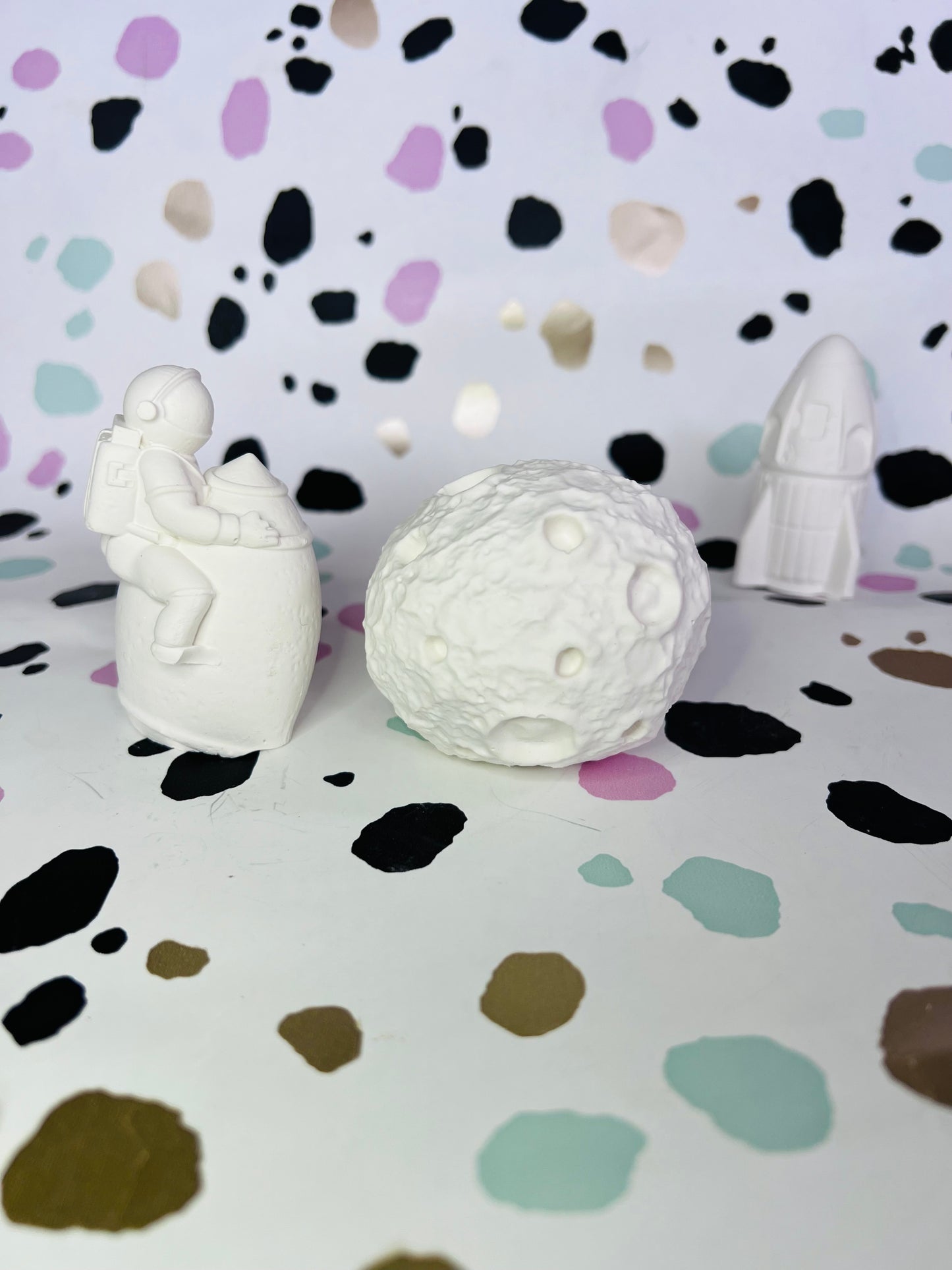 Moon landing themed plaster of paris craft box - Activity set - Room decoration - Childrens Gifts - Gifts - Painting - Art kit - Craft