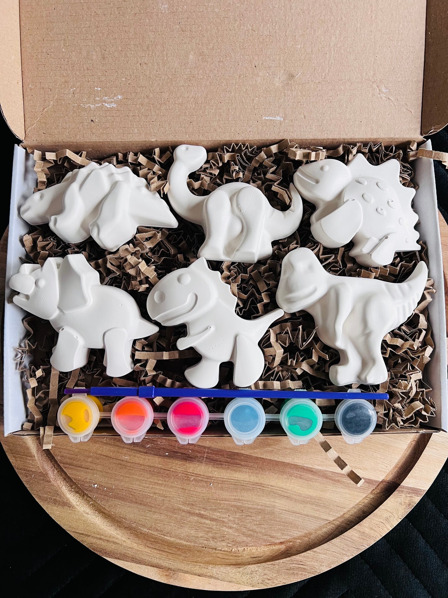 Large 6pc dinosour paint your own plaster of paris craft box - Activity set - Room decoration - Childrens Gifts - Gifts - Paintable - Painting - art