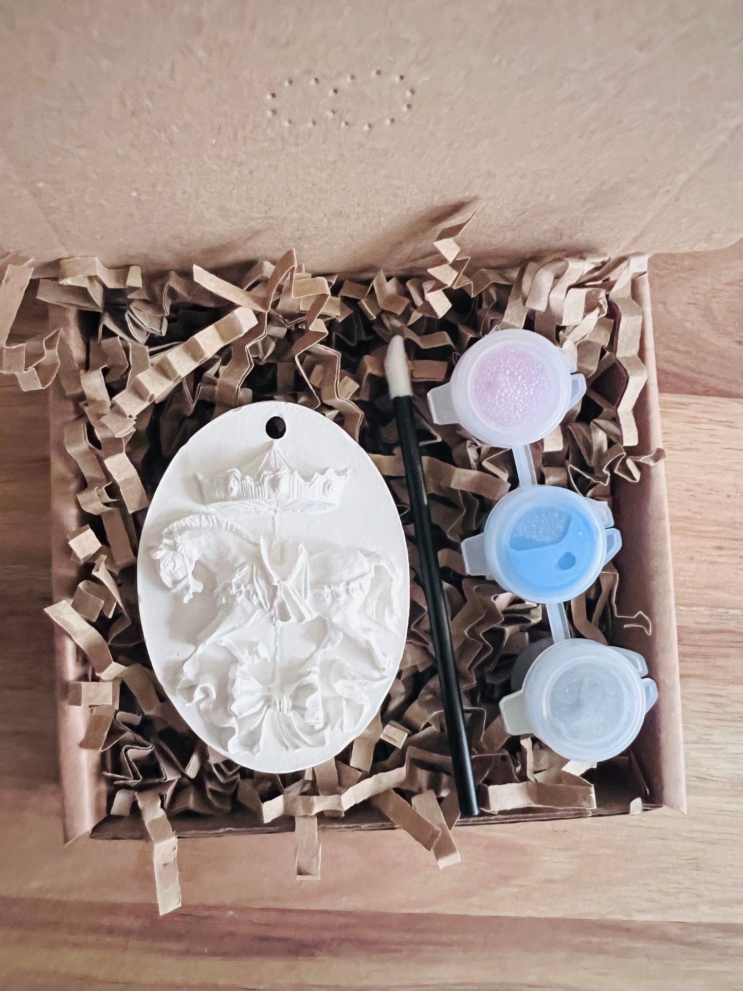 Horse carousel hanging decoration paint your own plaster of paris craft box - Activity set - Room decoration - Childrens Gifts - Gifts - Paintable - Painting - art