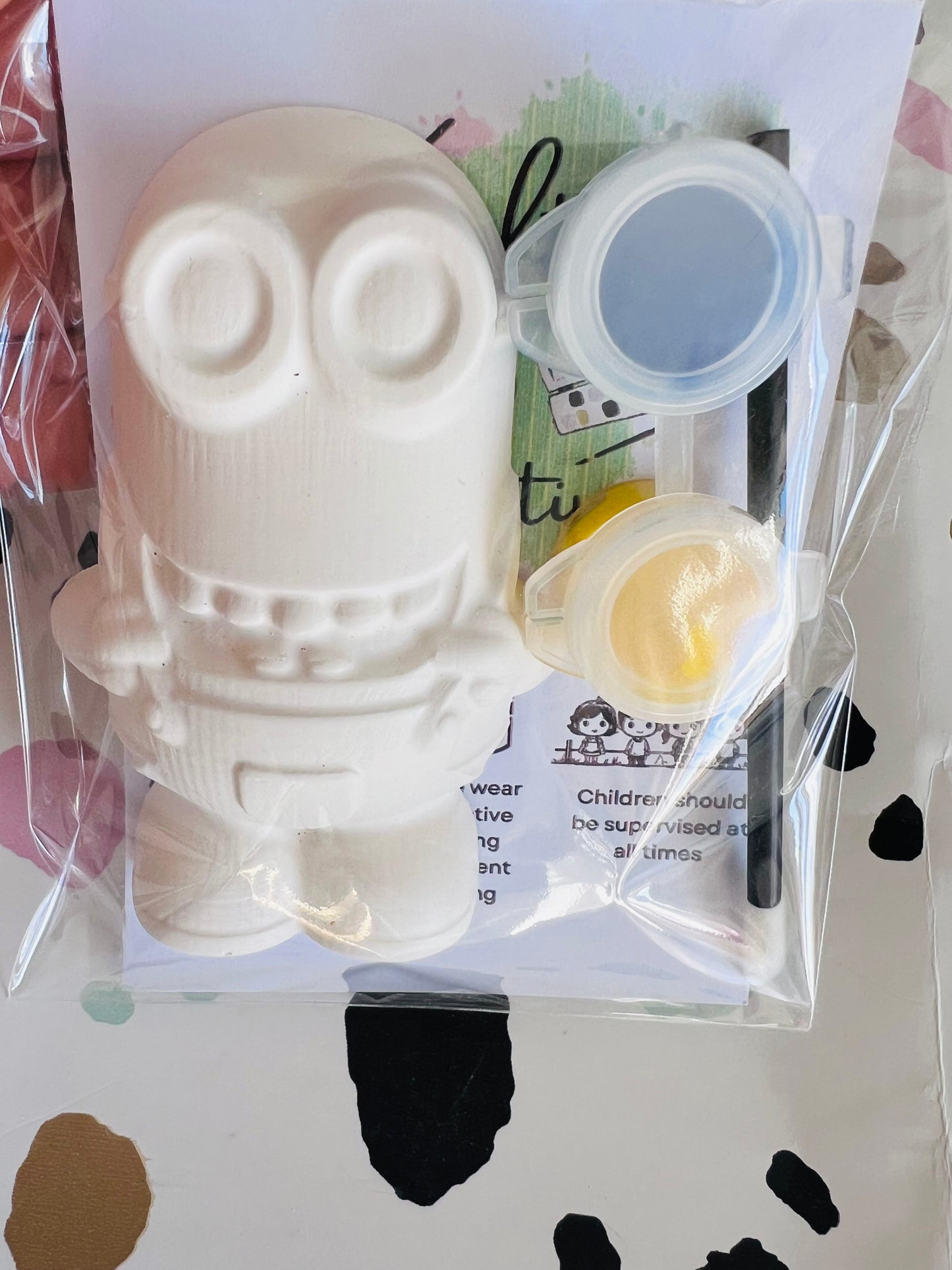 Paint your own despicable minion - Activity set - Room decoration - Childrens Gifts - Gifts - Paintable - Painting - Party