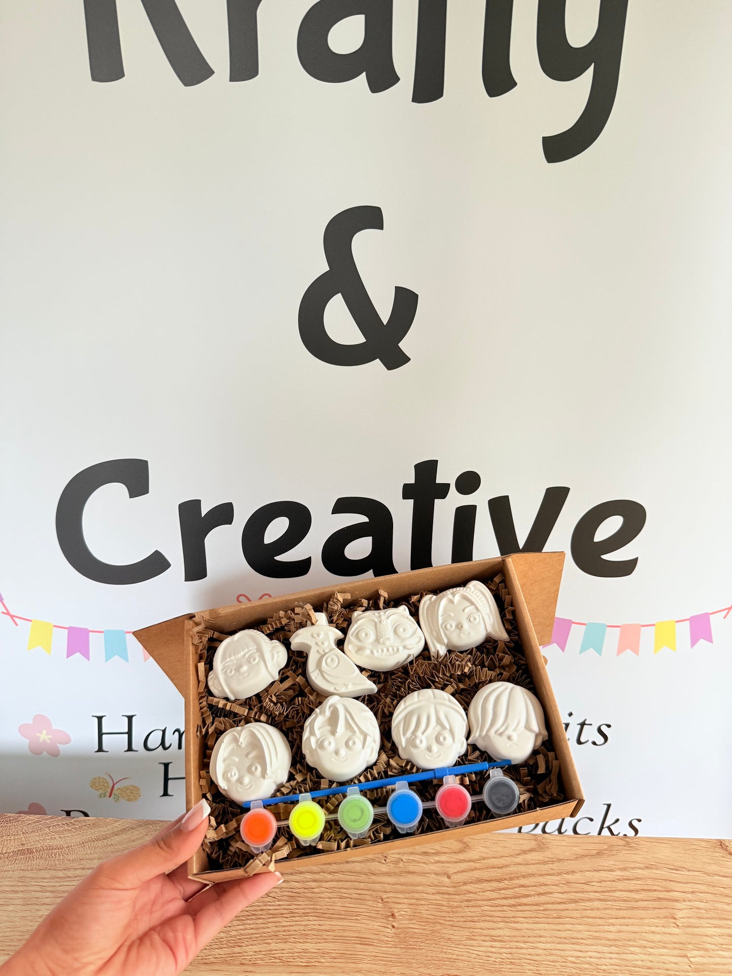 A5 K POP characters inspired plaster of paris craft box - Activity set - Room decoration - Childrens Gifts - Gifts - Paintable - Painting