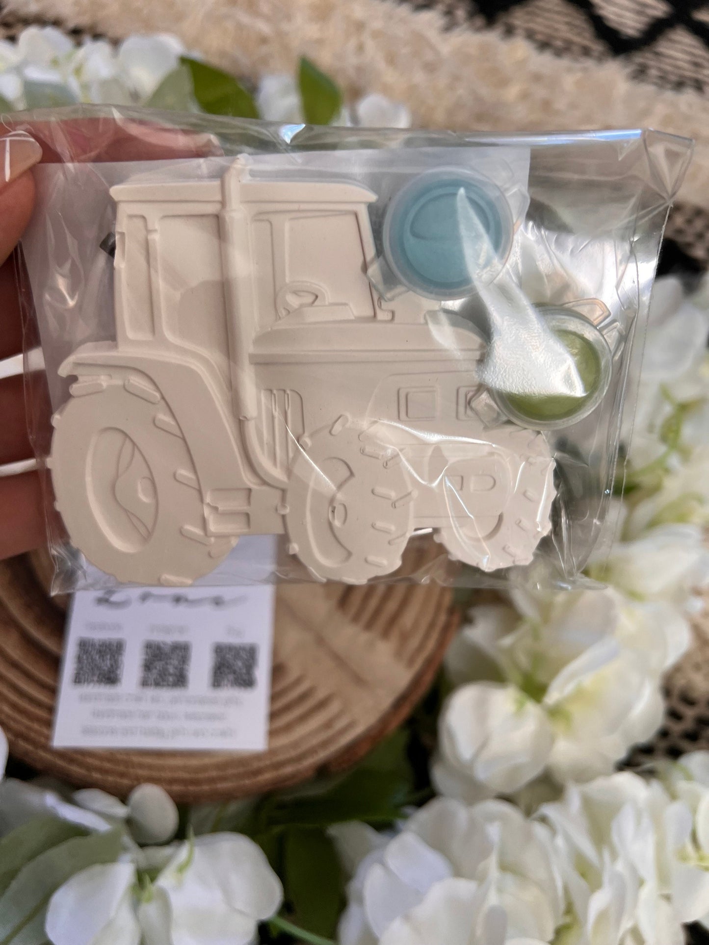 Paint your own plaster of Paris Tractor - Activity set - Room decoration - Childrens Gifts - Gifts - Paintable - Painting - Party - Farming