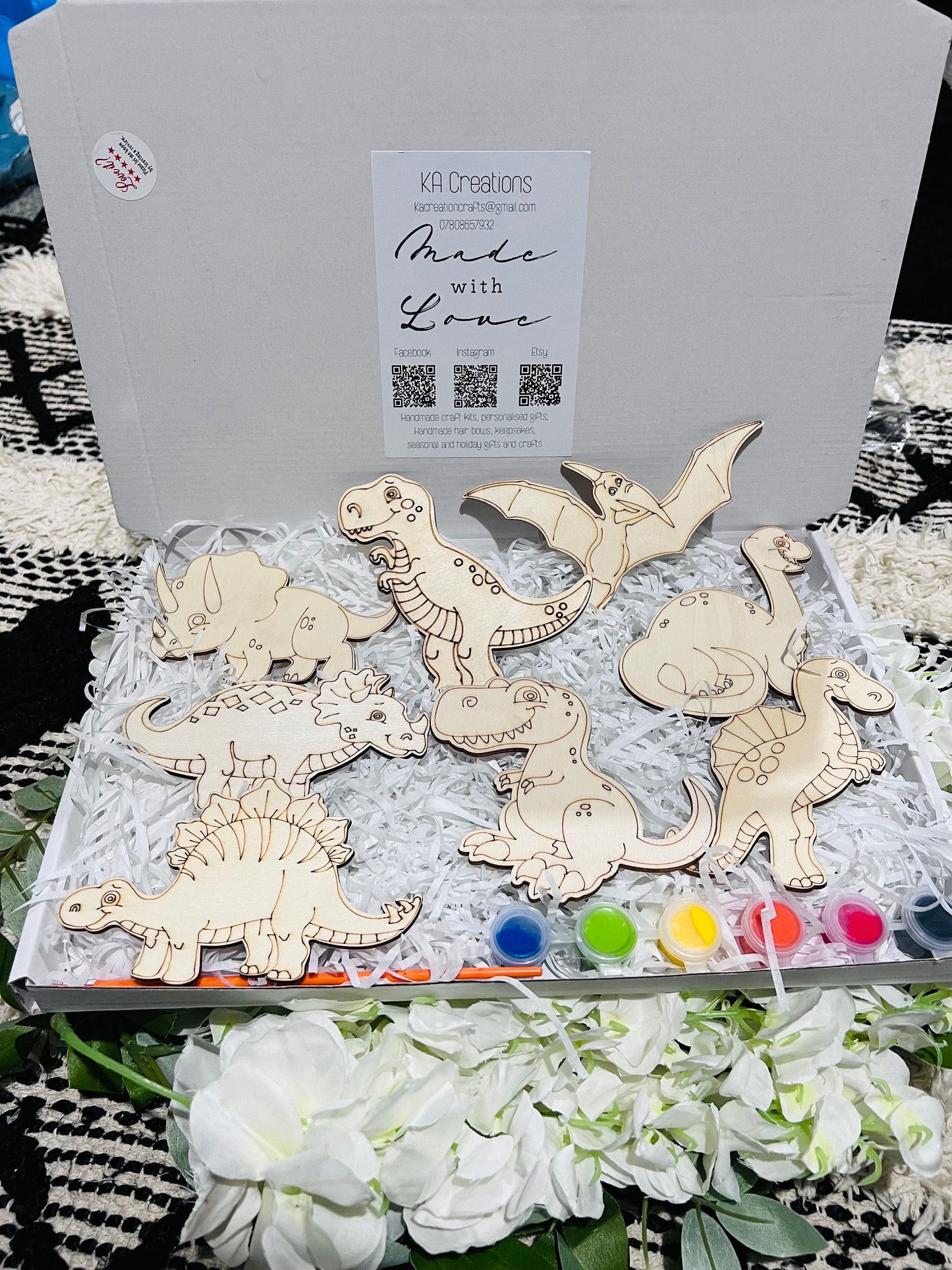 Paint your own dinosour crafts - Activity set - Room decoration - Childrens Gifts - Wooden Crafts - Gift - Paintable - Painting - wooden crafts - Craft Kit