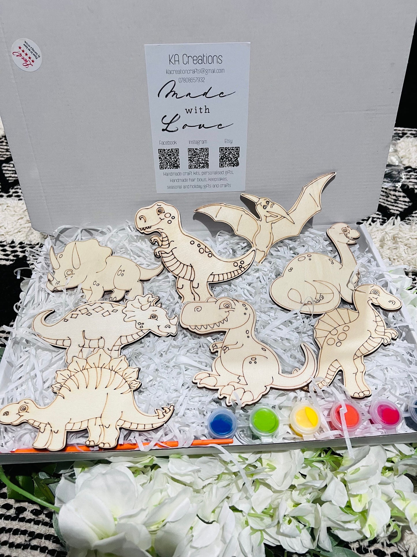 Paint your own dinosour crafts - Activity set - Room decoration - Childrens Gifts - Wooden Crafts - Gift - Paintable - Painting - wooden crafts - Craft Kit