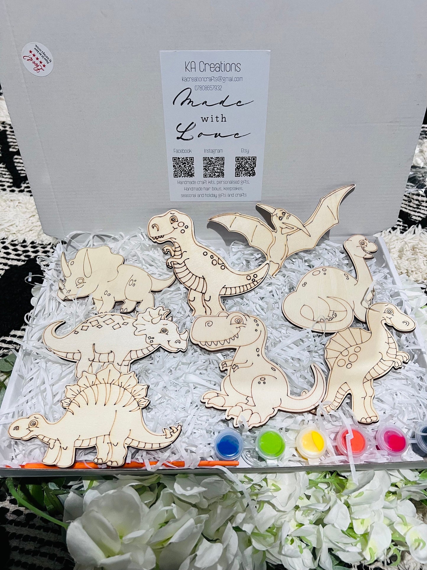 Paint your own dinosour crafts - Activity set - Room decoration - Childrens Gifts - Wooden Crafts - Gift - Paintable - Painting - wooden crafts - Craft Kit