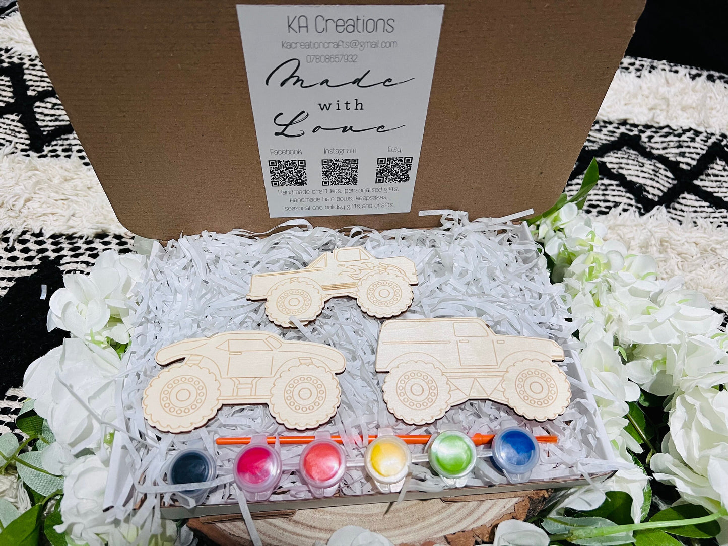 Paint your own monster truck box - Activity set - Room decoration - Childrens Gifts - Gift - Paintable - Painting - crafts - Craft Kit