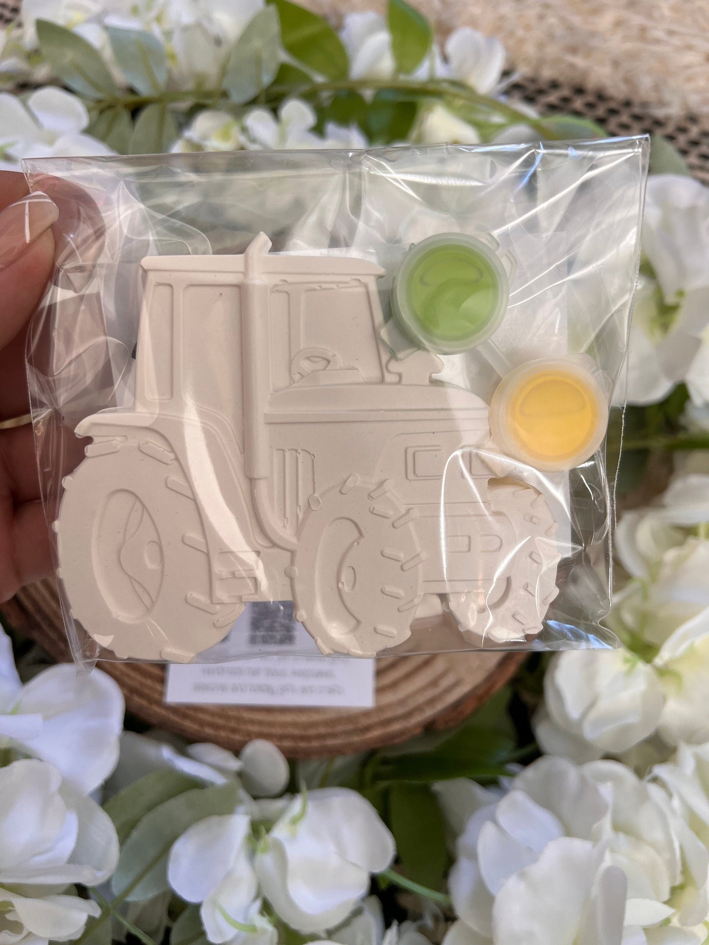 Paint your own plaster of Paris Tractor - Activity set - Room decoration - Childrens Gifts - Gifts - Paintable - Painting - Party - Farming