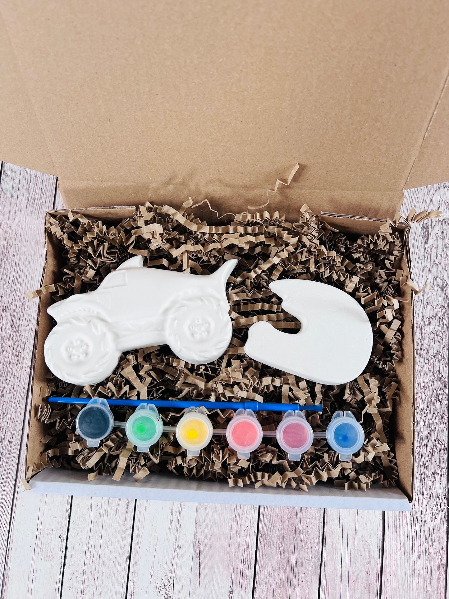 Megalodon Monster Jam plaster of paris craft box - Activity set - Room decoration - Childrens Gifts - Gifts - Paintable - Painting