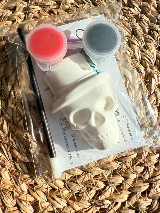 Paint your own top hat skull Halloween themed craft box - Halloween decorations- Halloween ideas - Halloween crafts - children’s craft kits - children craft ideas - kids activities - paint your own figures - painting kit