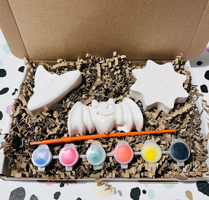 Paint your own Halloween themed craft box - Halloween decorations- Halloween ideas - Halloween crafts - children’s craft kits - children craft ideas - kids activities - paint your own figures - paint your own bat - paint your own pumpkin- painting kit