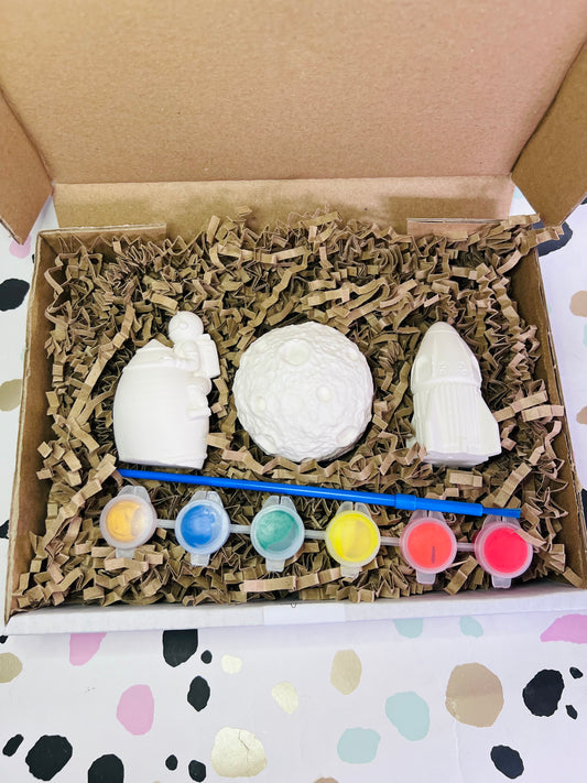 Moon landing themed plaster of paris craft box  - Activity set - Room decoration - Childrens Gifts - Gifts  - Painting - Art kit - Craft