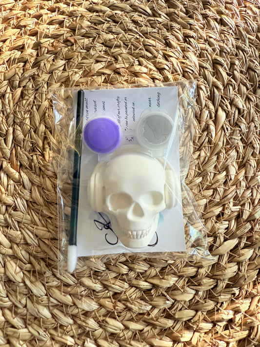 Paint your own skull Halloween themed craft box - Halloween decorations- Halloween ideas - Halloween crafts - children’s craft kits - children craft ideas - kids activities - paint your own figures - painting kit