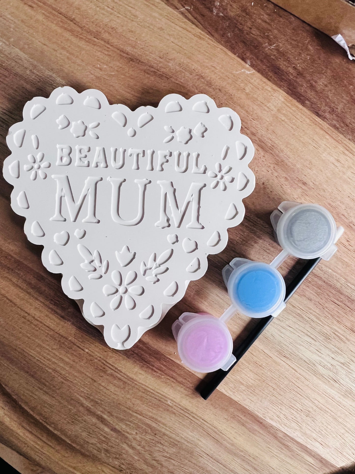 Beautiful mum heart decoration - paint your own plaster of paris craft box - Activity set - Room decoration - Childrens Gifts - Gifts - Paintable - Painting - art