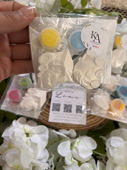 Paint your own plaster of Paris transport moulds - Activity set - Room decoration - Childrens Gifts - Paintable - Painting - Party Favour