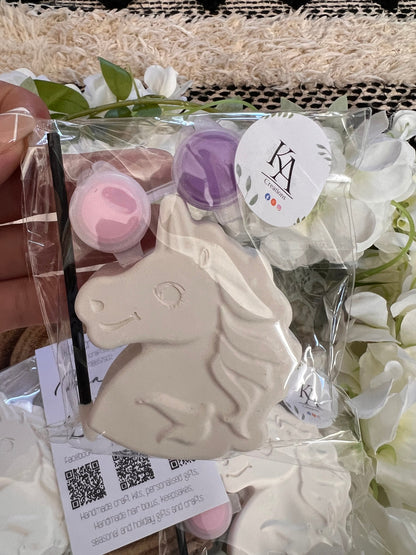 Paint your own Unicorn  - Activity set - Room decoration - Childrens Gift - Gift - Paintable - Painting - Party favour - Unicorns
