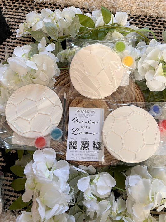Paint your own plaster of Paris football  - Activity set - Room decoration - Childrens Gifts - Gift - Paintable - Painting - Party favour