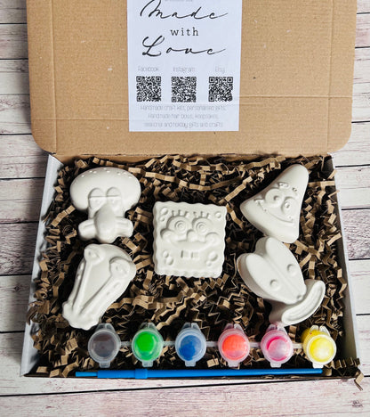 Sponge boy and friends inspired plaster of paris craft box  - Activity set - Room decoration - Childrens Gifts - Gifts - Paintable - Painting-