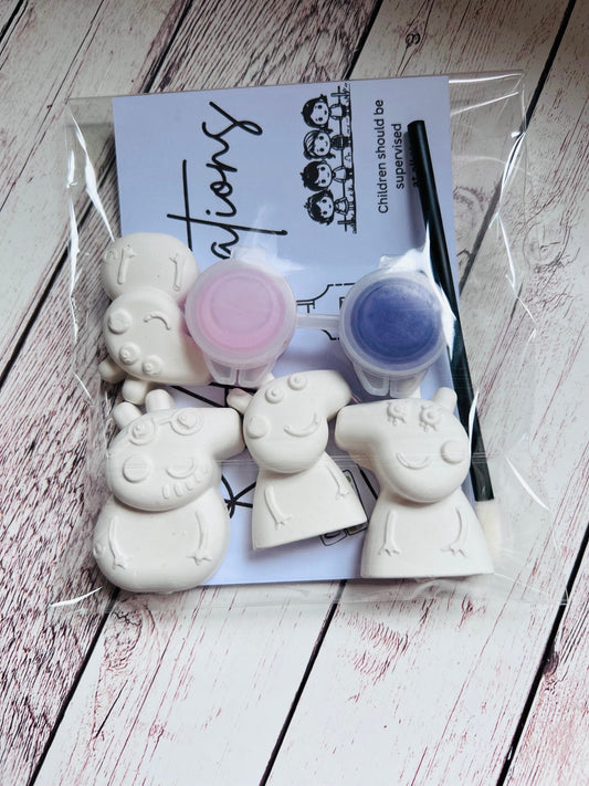 Paint your own plaster of Paris Peppa Pig  - Activity set - Room decoration - Childrens Gifts - Gift - Paintable - Painting - Party favour