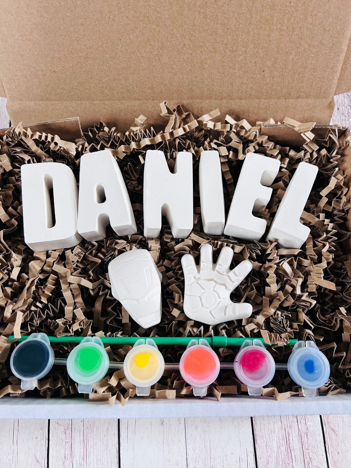 Paint your own name craft box with Marvel - Activity set - Childrens Gifts - Gifts - Painting - Paintable - Personalised - Lettbox gift