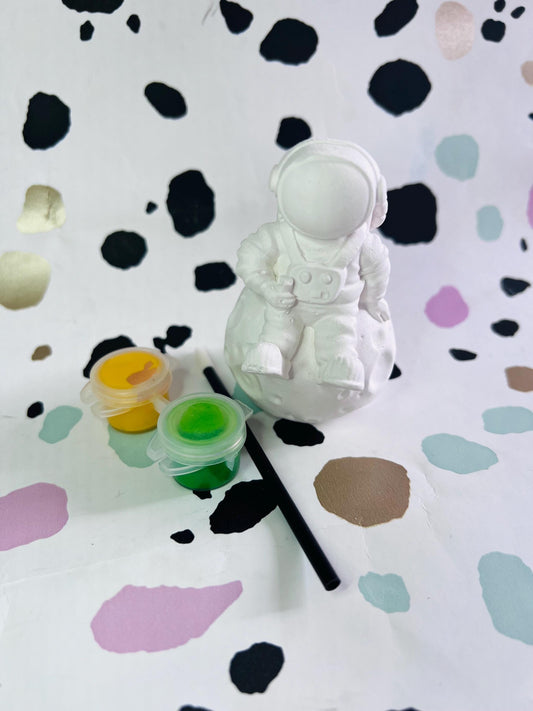 Space man on the moon themed plaster of paris craft - Activity set - Room decoration - Childrens Gifts - Gifts  - Painting - Art kit