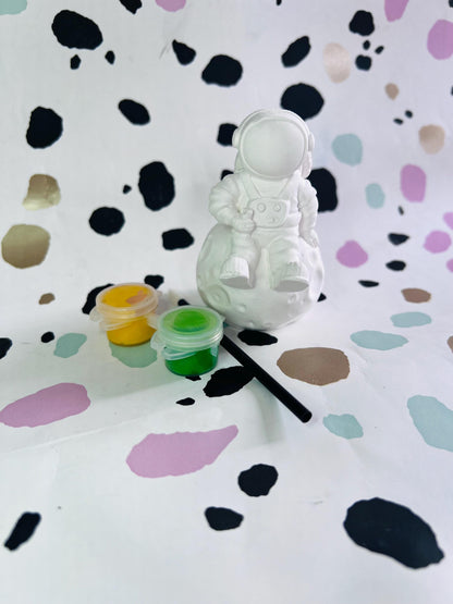 Space man on the moon themed plaster of paris craft - Activity set - Room decoration - Childrens Gifts - Gifts  - Painting - Art kit