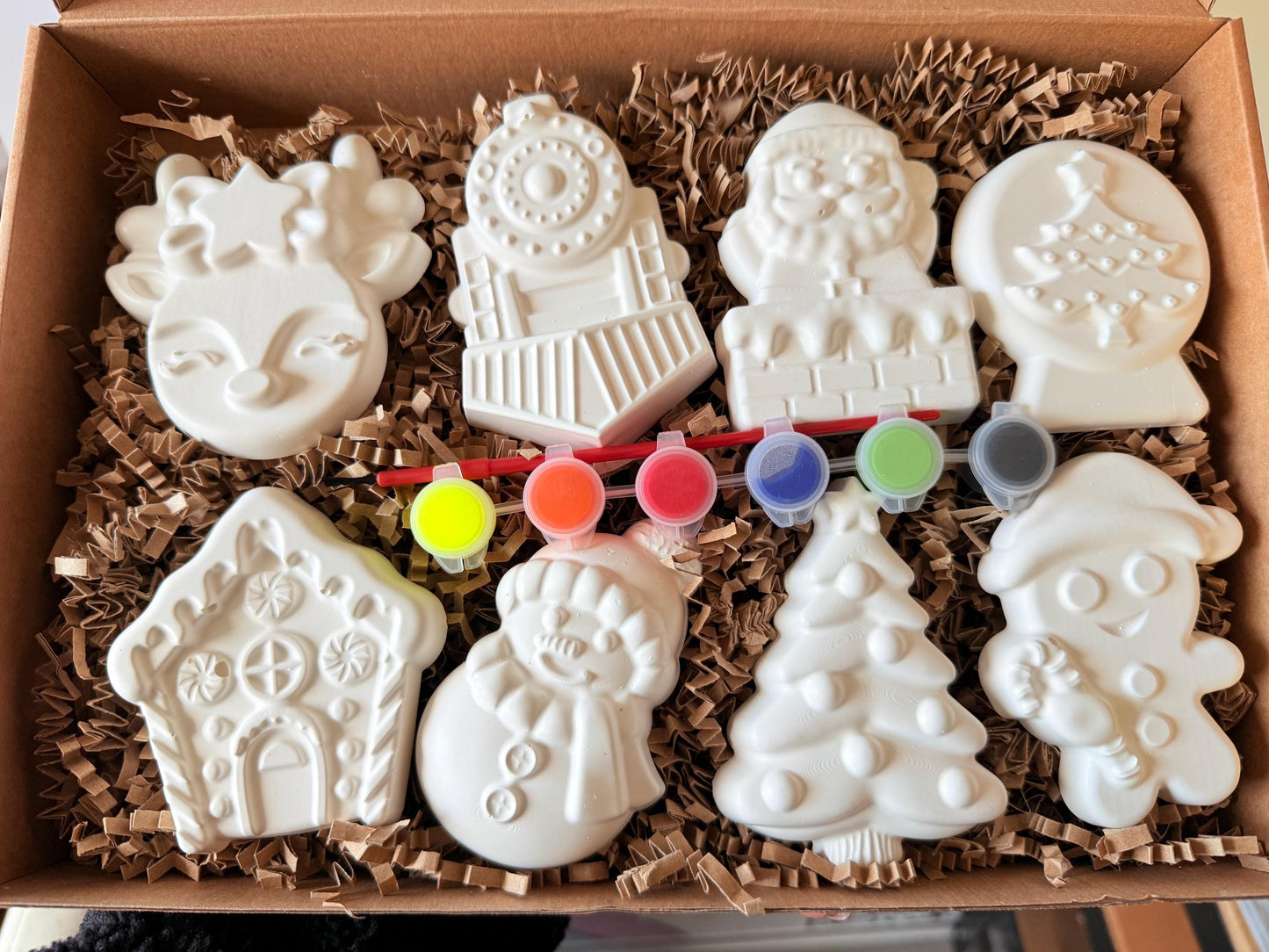 Christmas Plaster Craft Box – 8 Piece Paint Your Own Set | Kids Christmas Activity | Plaster Painting Kit | Christmas Eve Box Filler