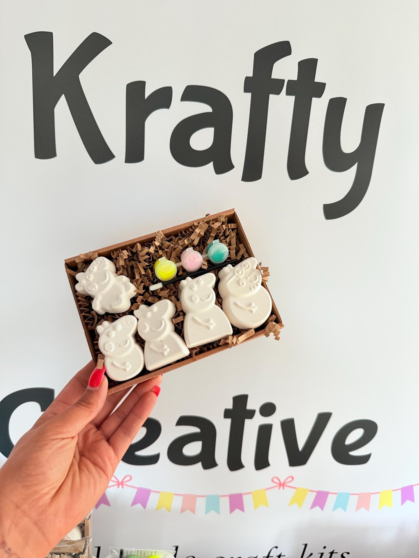 Pig Family Paint Your Own Craft Kit | Cartoon Animal Painting Activity Box | Handmade Creative Gift